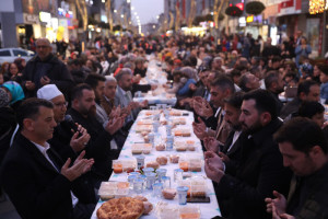 Pınar Bulvarı’nda Binler Gönül Sofralarında Buluştu